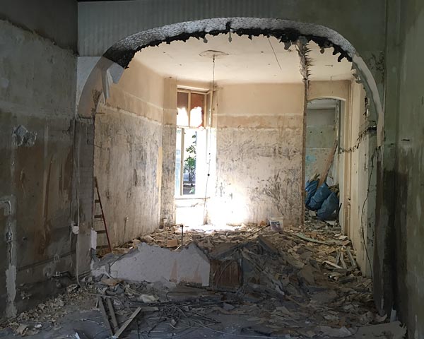 Küche vorher: Baustelle mit Bauschutt